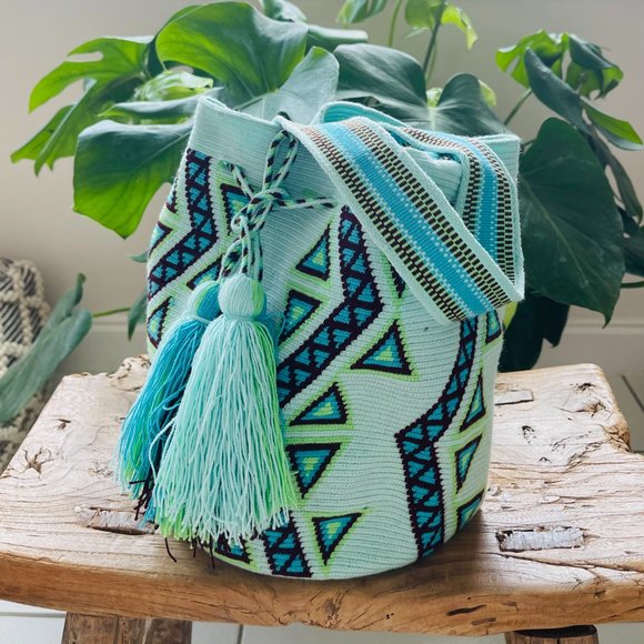 Wayuu Authentic Colombian Mochila handwoven bag - Picture 1 of 2